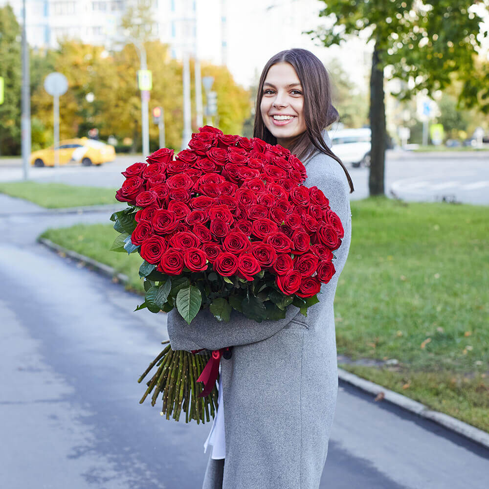 101 красная роза в букете - 70 см.