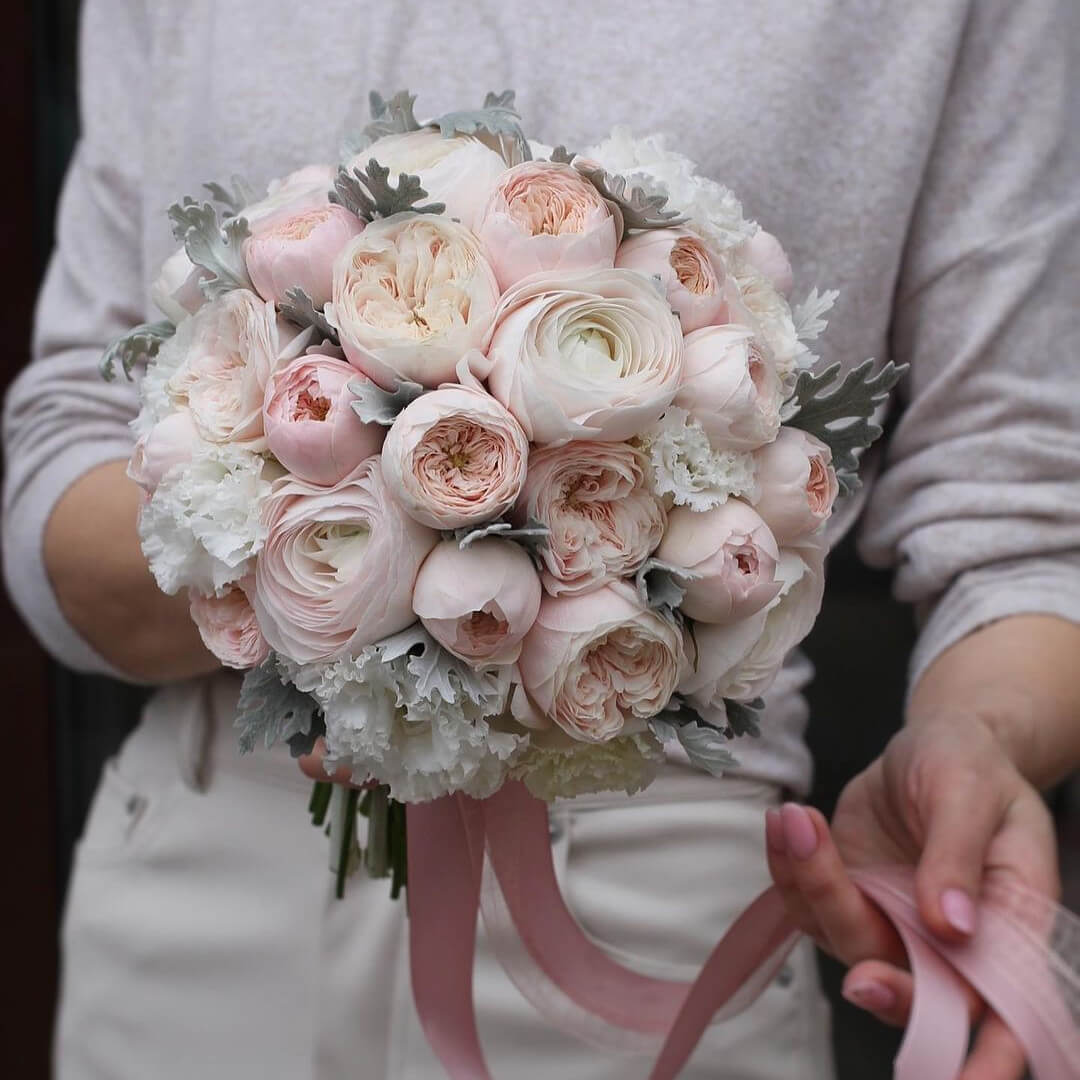 Букет невесты с ранункулюс - 29 шт.