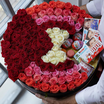 Сладкая радуга из роз - 131 шт.