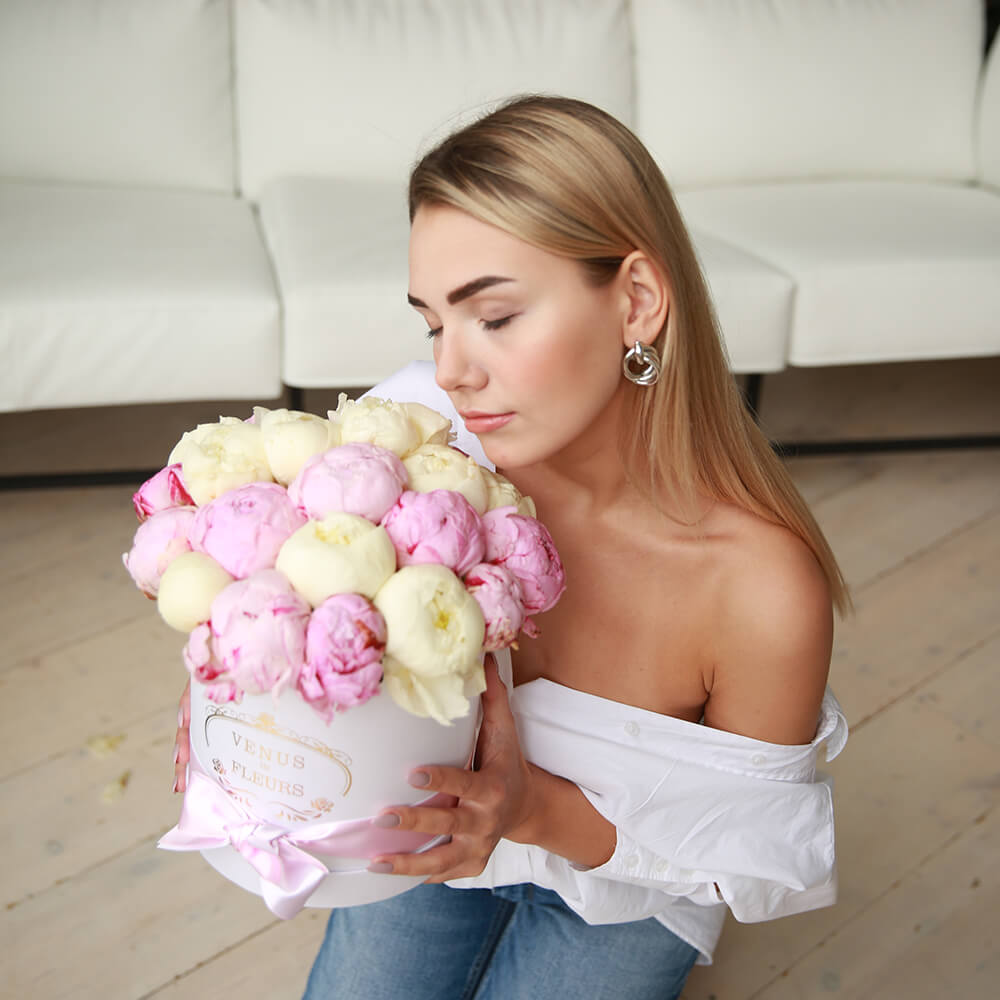 19 пионов в коробке