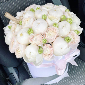 Ранункулюсы с пионами - 29 шт.