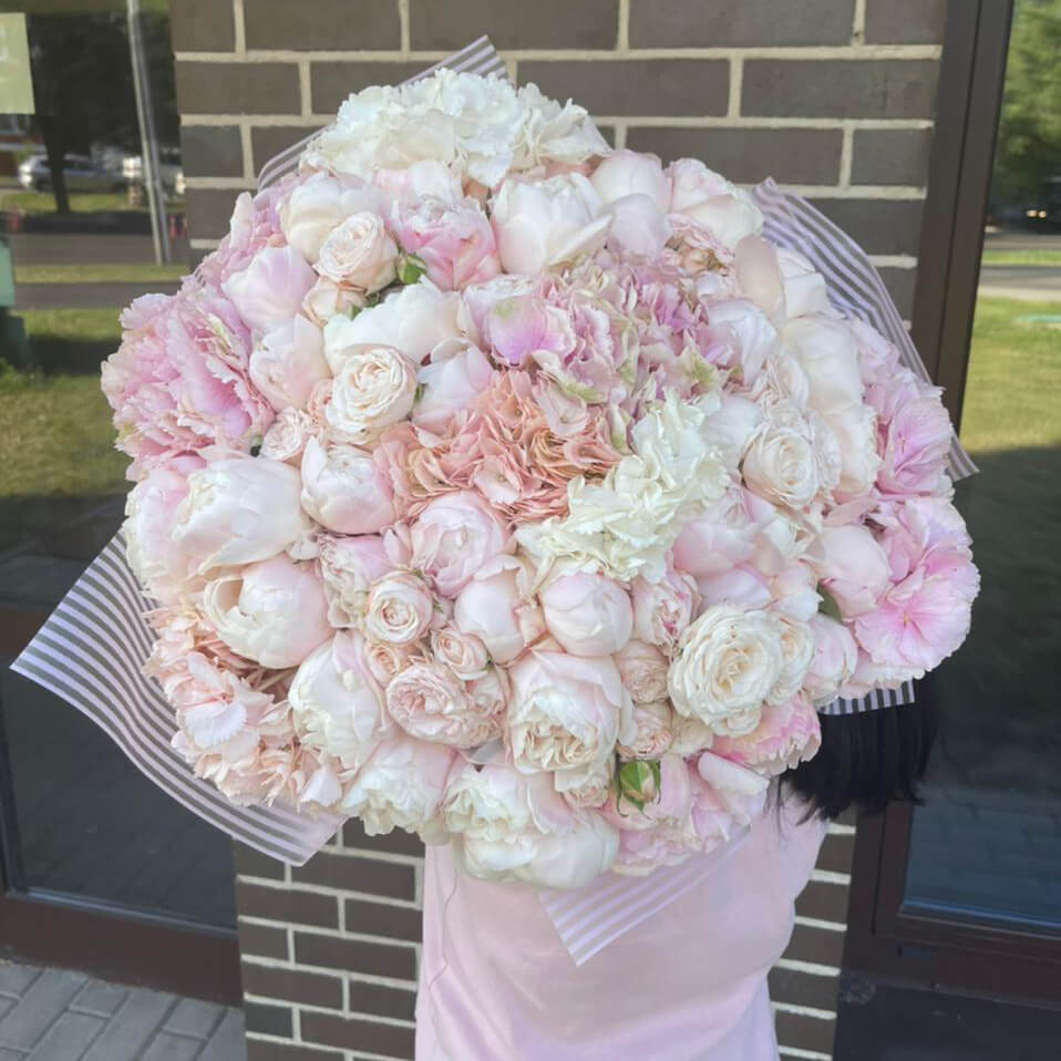 Пионы с гортензиями в букете - 51 шт.