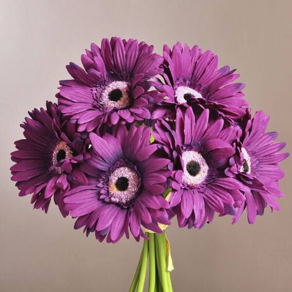 9 фиолетовых гербер в букете