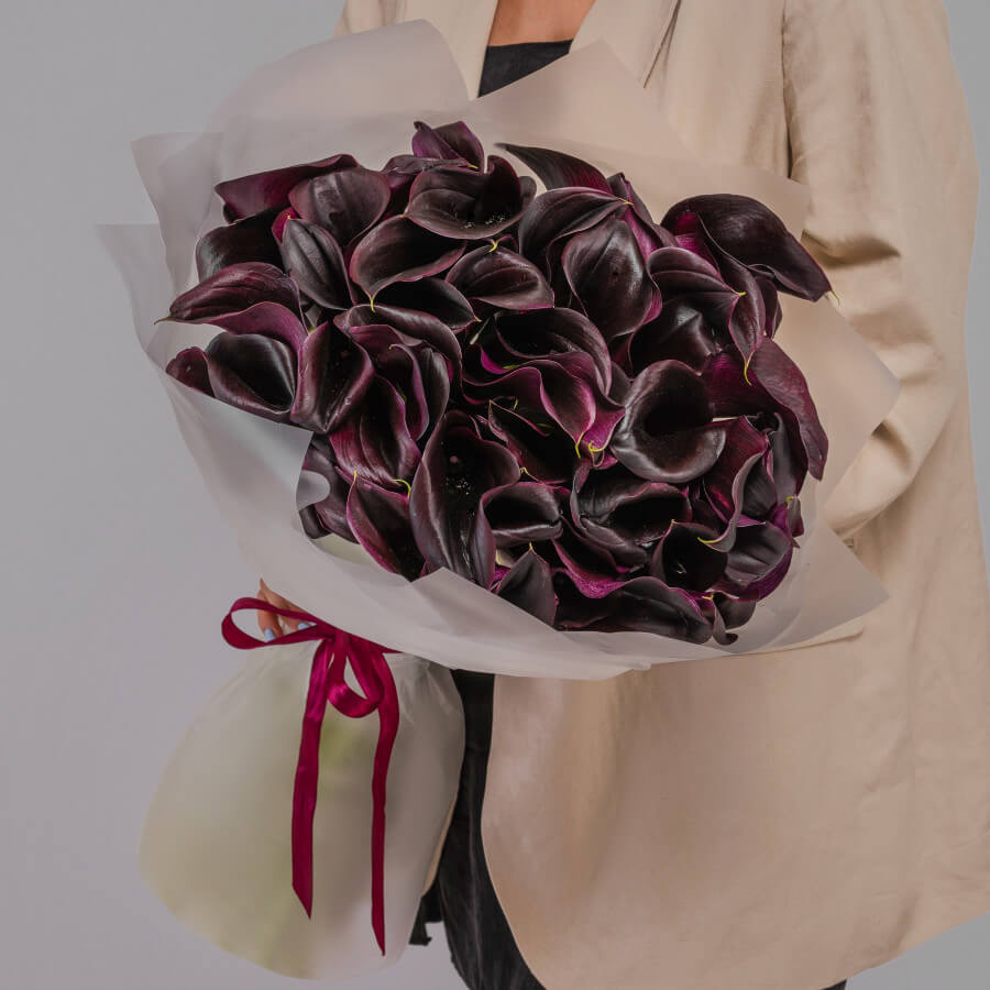 51 черная калла в букете