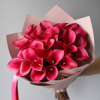 29 розовых калл в букете