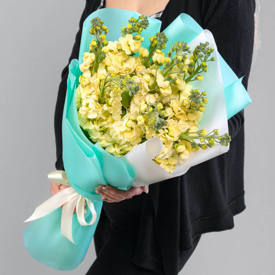 9 желтых маттиол в букете