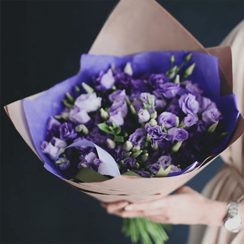 Букет из 19 фиолетовых эустом