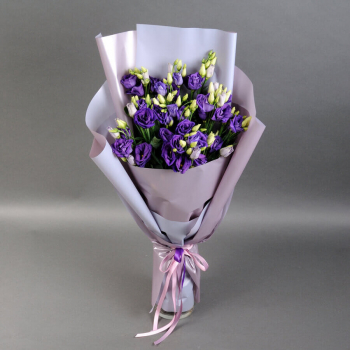 9 фиолетовых эустом в букете