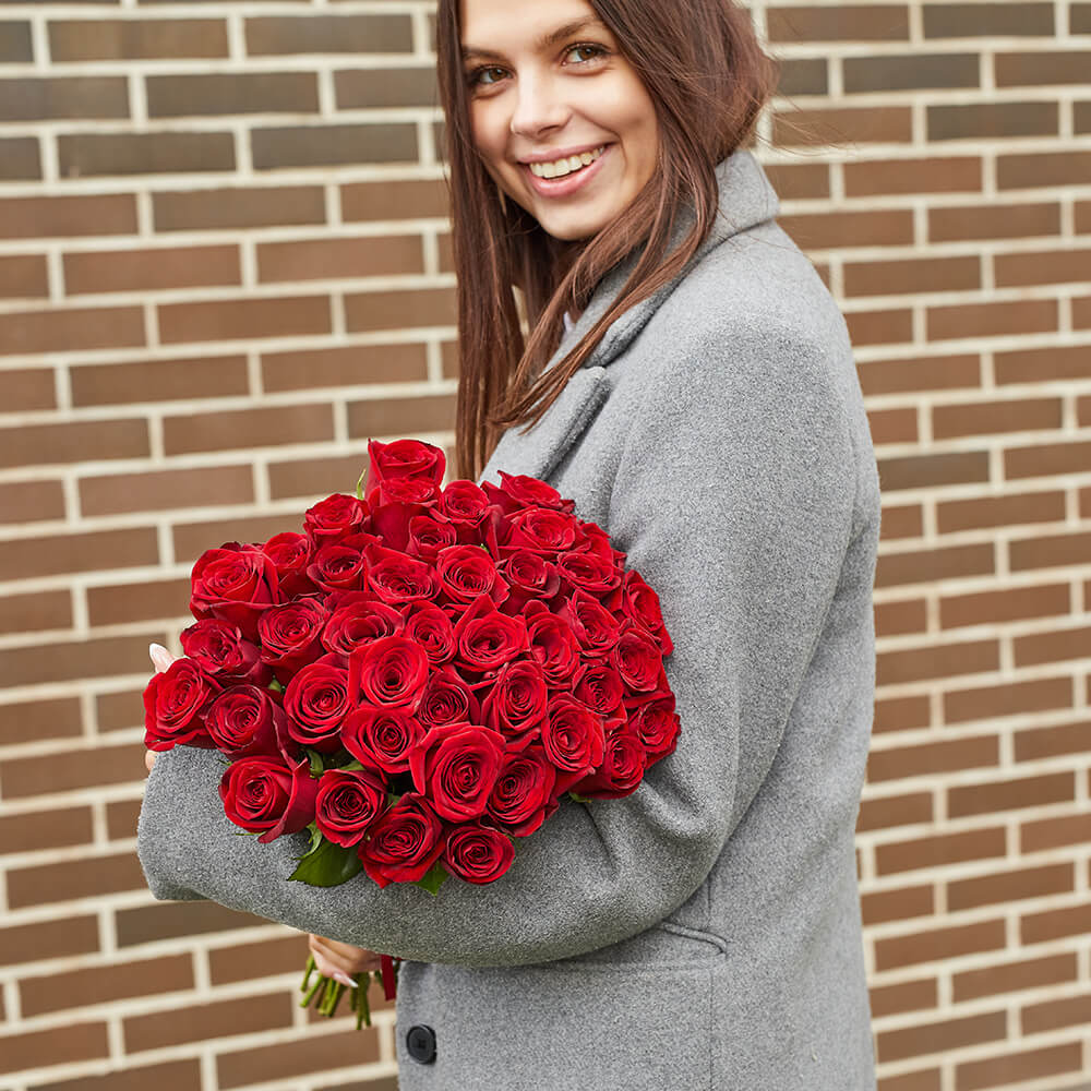 Букет красных роз - 70 см. от 9 шт