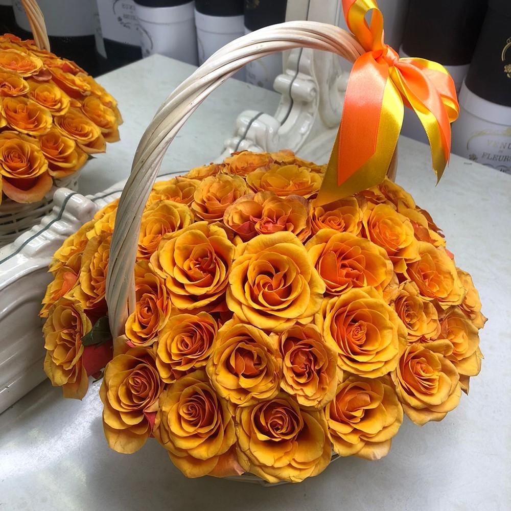 Оранжевые розы в корзине от 51 шт.