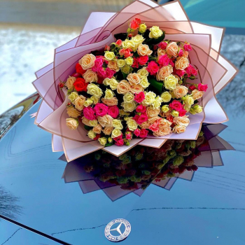 Микс из розовых кустовых роз от 19 шт.