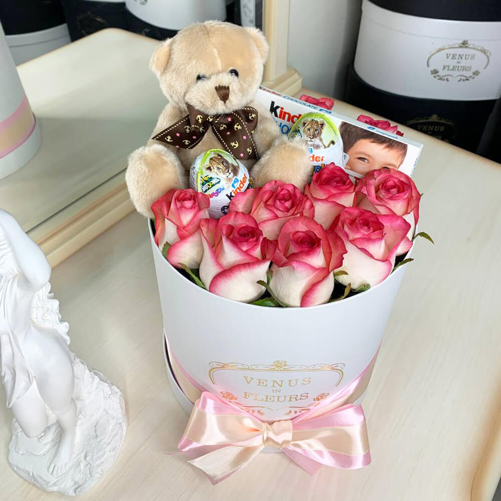 Розовые розы с мишкой - 21 шт.