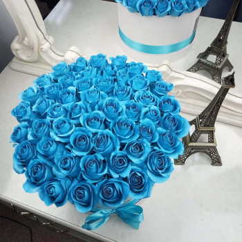 41 голубая роза в коробке