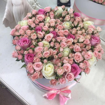 41 кустовая нежная роза микс в коробке 41 кустовая нежная роза микс в коробке