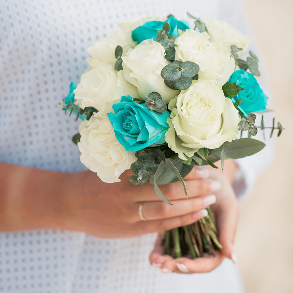 Бело-бирюзовый букет невесты - 15 шт.