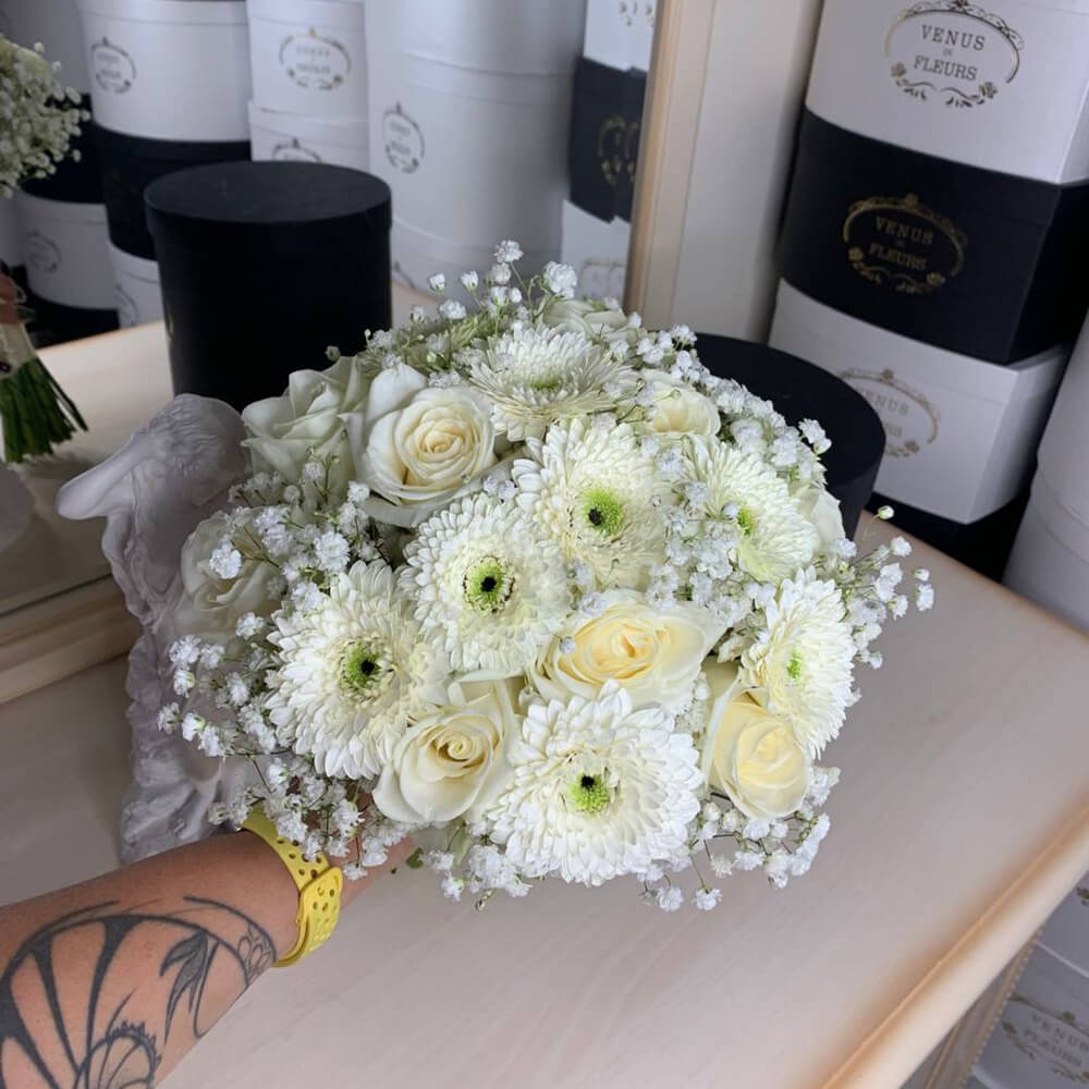 Букет невесты из роз и гербер - 15 шт.