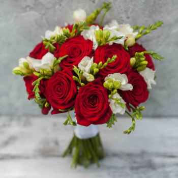 Букет невесты из роз и фрезий - 35 шт. Букет невесты из роз и фрезий - 35 шт.