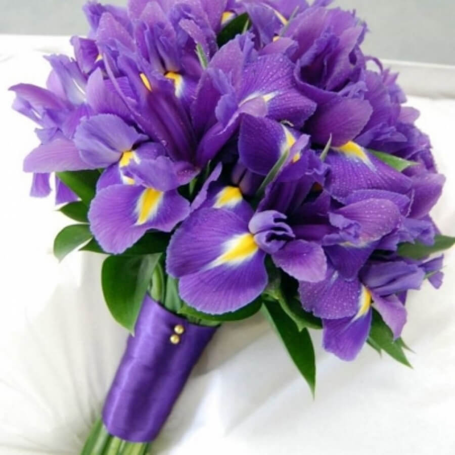 Свадебный букет из ирисов - 45 шт.