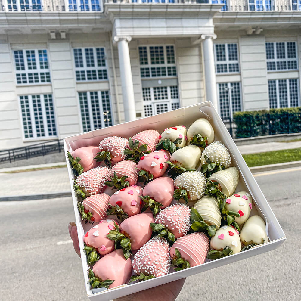 Клубника в шоколаде - Pink