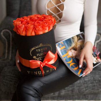 Коралловые розы в коробке - 19 шт.