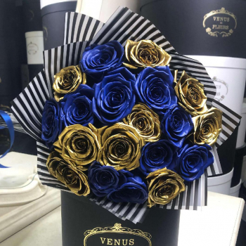 Сине-золотые розы в букете - 19 шт.