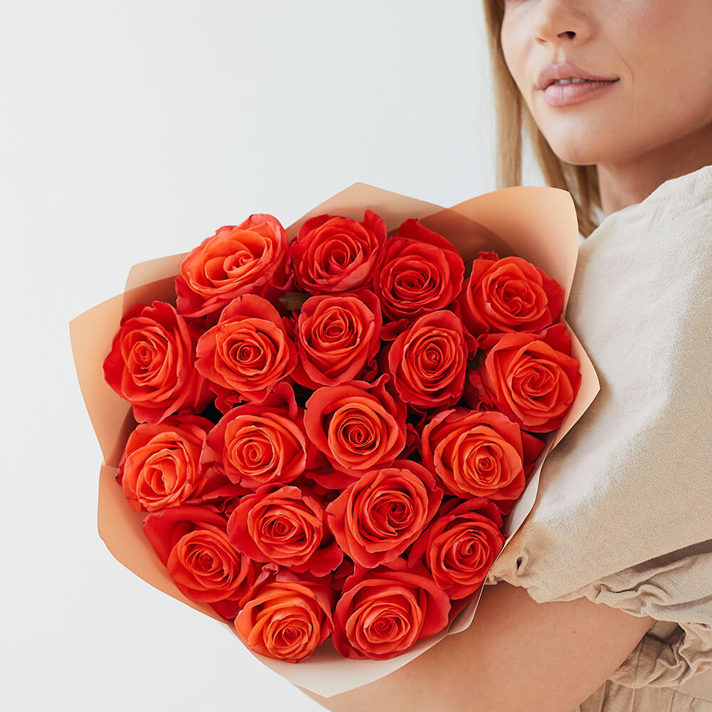 Коралловые розы в букете -  21 шт.