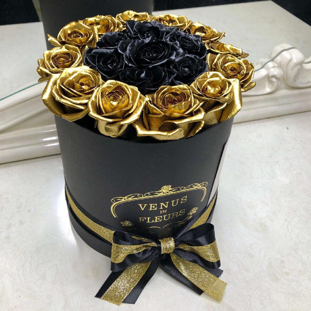 Черные розы с золотой окантовкой - 21 шт