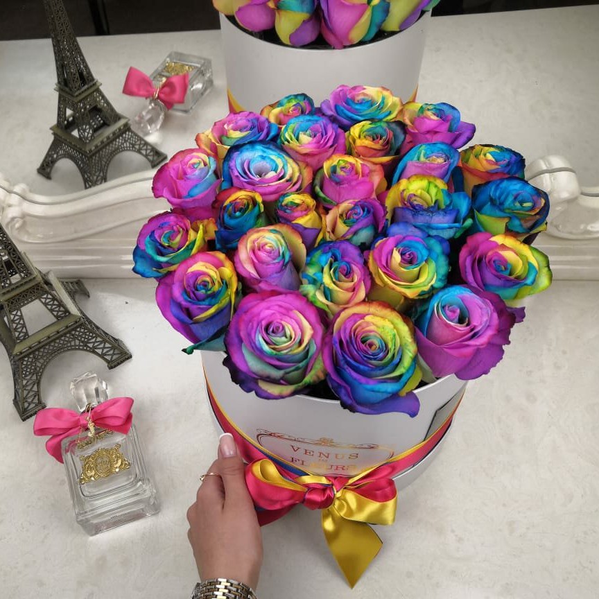33 радужные розы в коробке