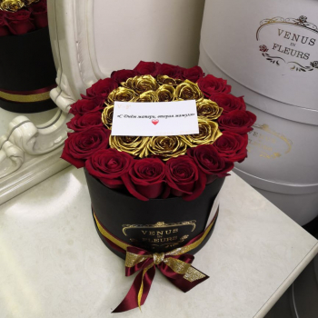 Золотые розы с окантовкой - 33 шт.