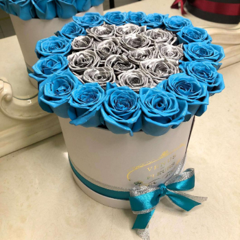 Серебряные розы с окантовкой - 29 шт.