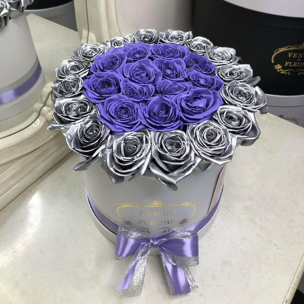 Фиолетовые розы с окантовкой - 35 шт.