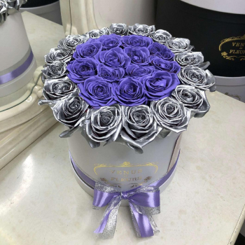 Фиолетовые розы с окантовкой - 29 шт.