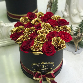 Красно-золотые розы в коробке - 29 шт