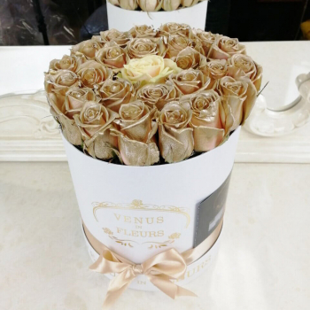 Золотые розы в коробке- 29 шт.