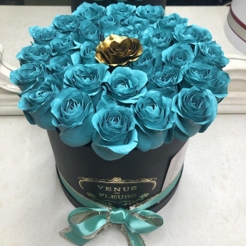Бирюзовые розы в коробке - 29 шт.