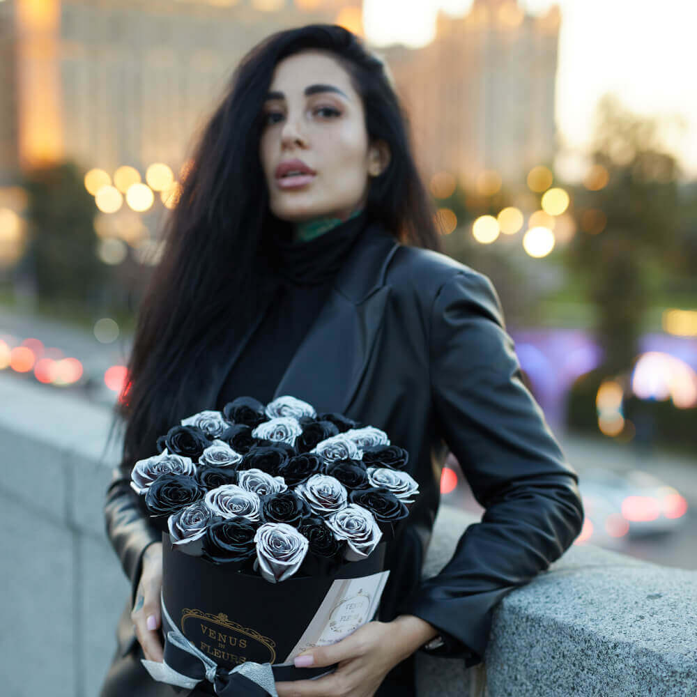 Черно-серебряные розы - 33 шт.