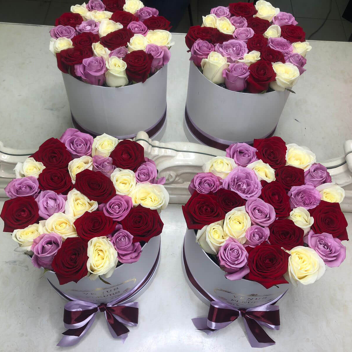 Микс из роз в коробке - 35 шт.