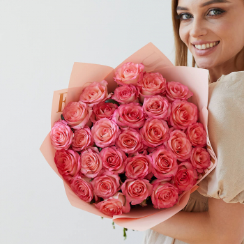 Розовые розы в букете - 29 шт.