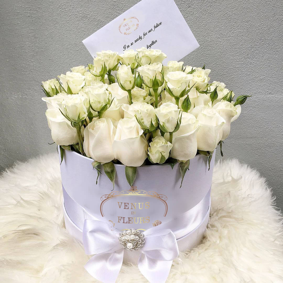 Чайные розы в коробке - 29 шт.