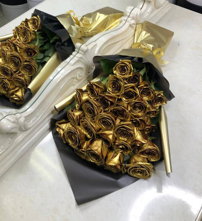Золотые розы в букете - 31 шт.