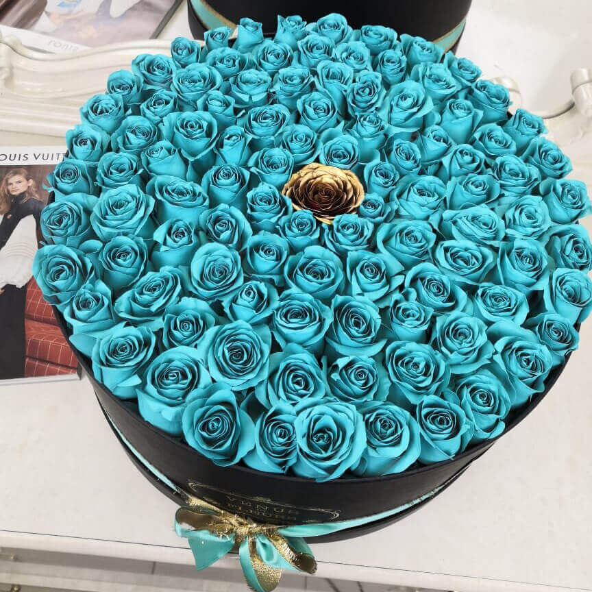 81 бирюзовая роза в коробке
