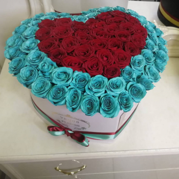 81 бирюзовая роза с красным сердцем 81 бирюзовая роза с красным сердцем