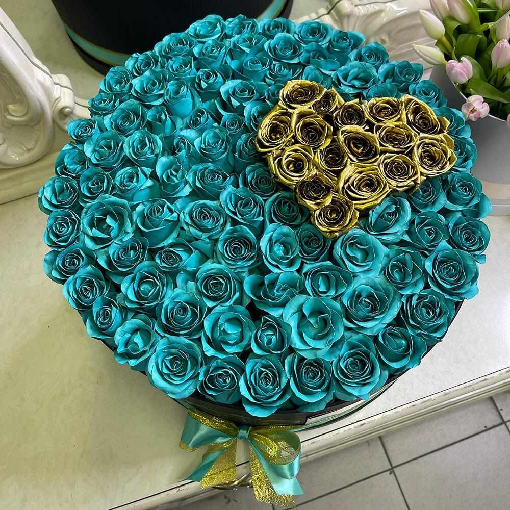 81 роза - хрустальная любовь с золотым сердцем