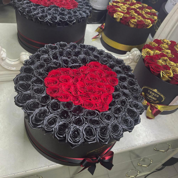 81 черная роза с красным сердцем 81 черная роза с красным сердцем