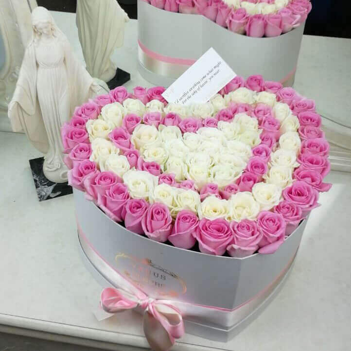 Нежный букет из роз в сердце - 81 шт.