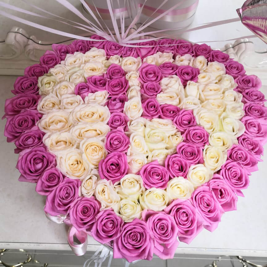 Белые розы с датой (сердце) - 81 шт.