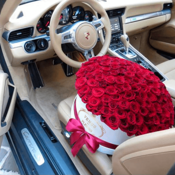 131 красная роза в коробке