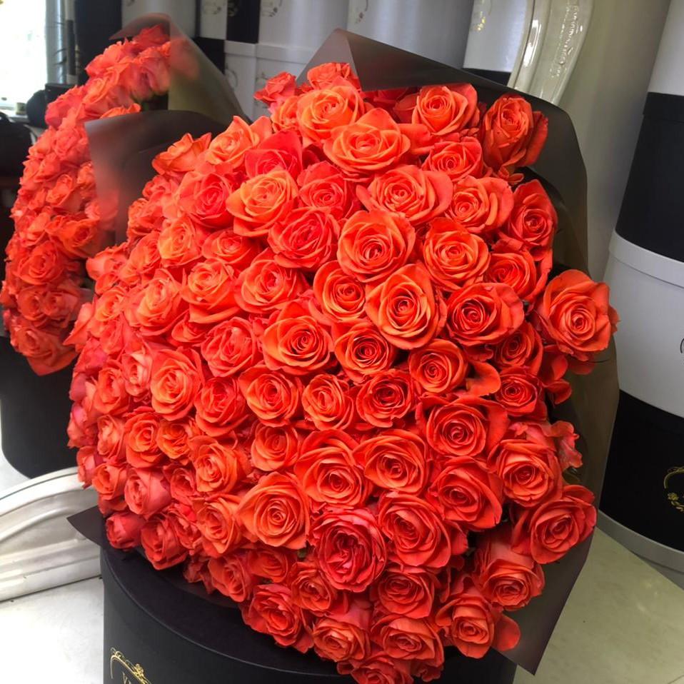 Букет оранжевых роз - 131 шт.