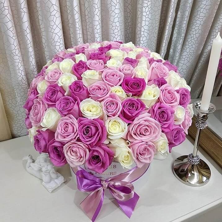 Разноцветные розы в коробке - 131 шт.