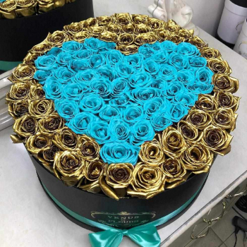 Золотые розы с сердцем от 51 шт.